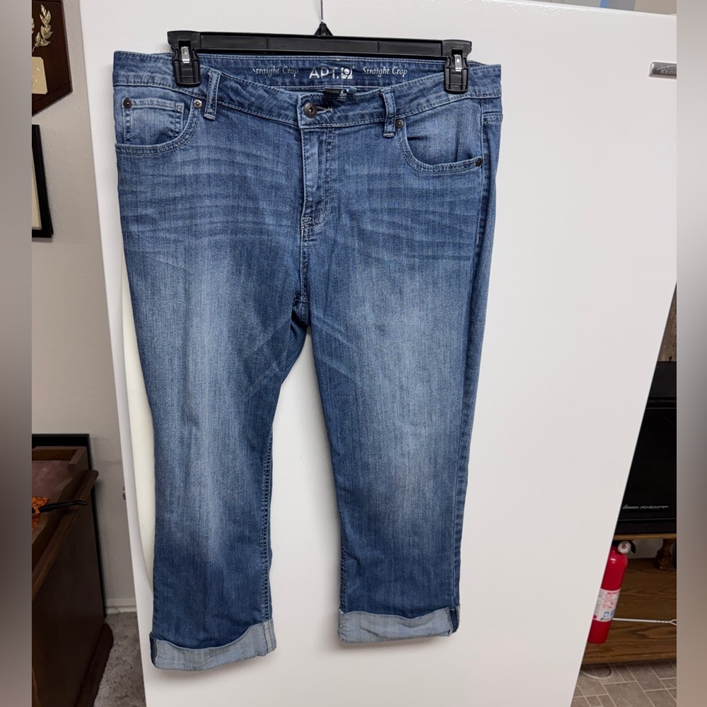 Apt. 9 Crop Capri Jeans in Light Blue Wash